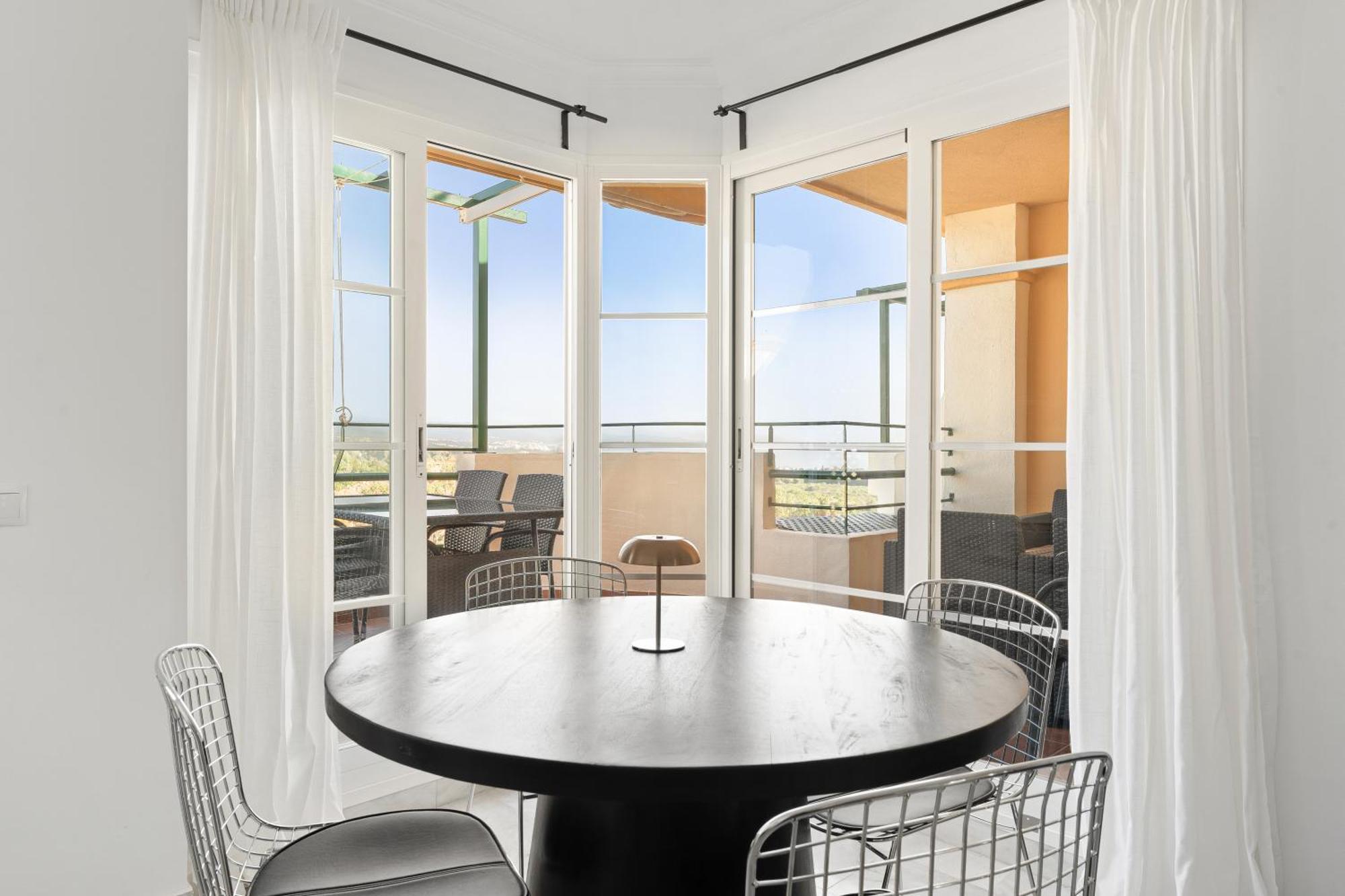 Apartamento Unmatched Location, Breathtaking Views, Garage *